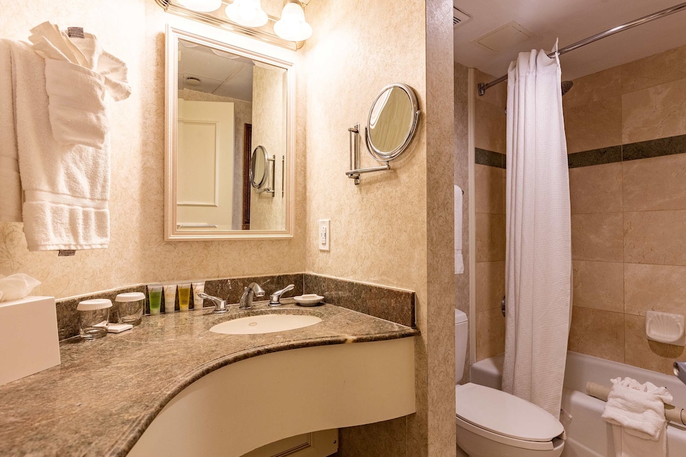 Standard Room, 2 Queen Beds, Balcony - Photo 8