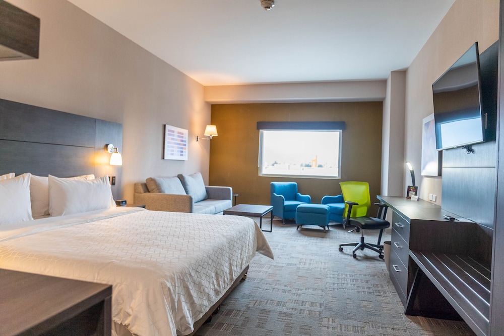 Suite, 1 Bedroom - Photo 2
