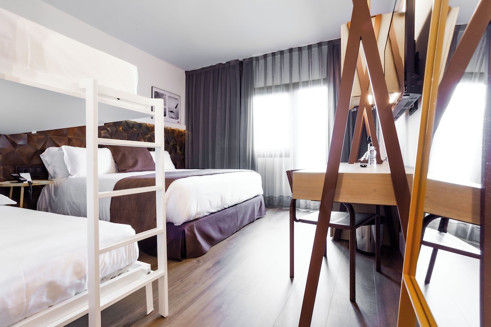Standard Room, Multiple Beds, Non Smoking