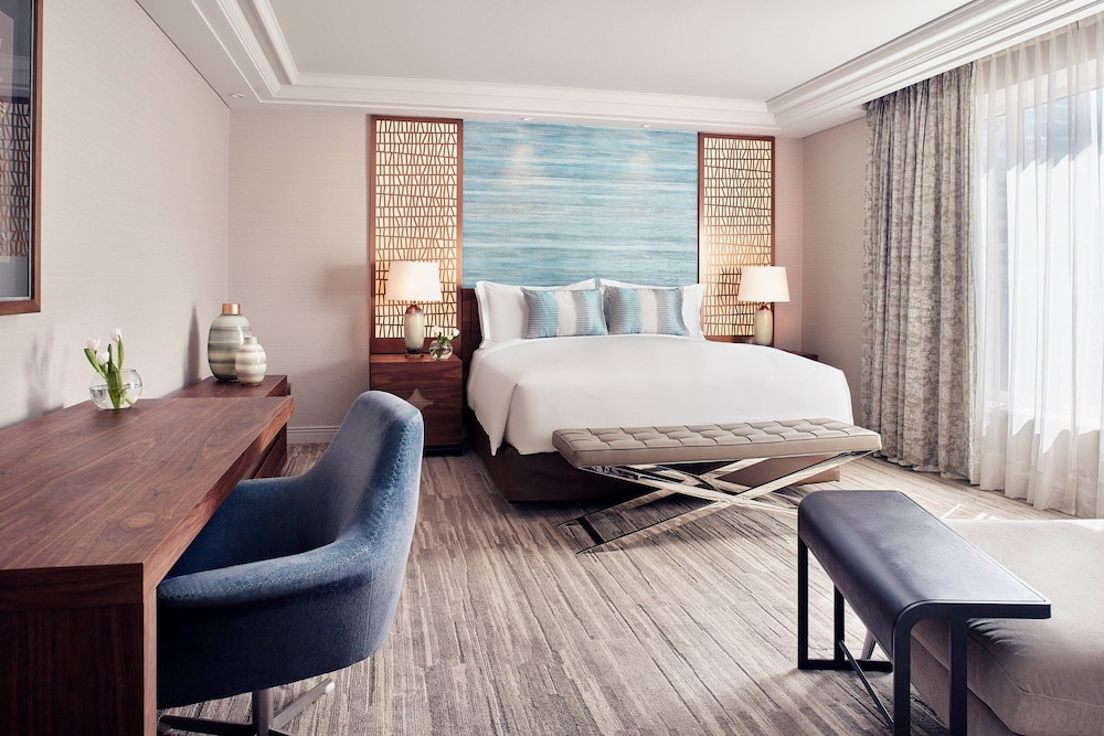 Club Room, 1 King Bed - Photo 5