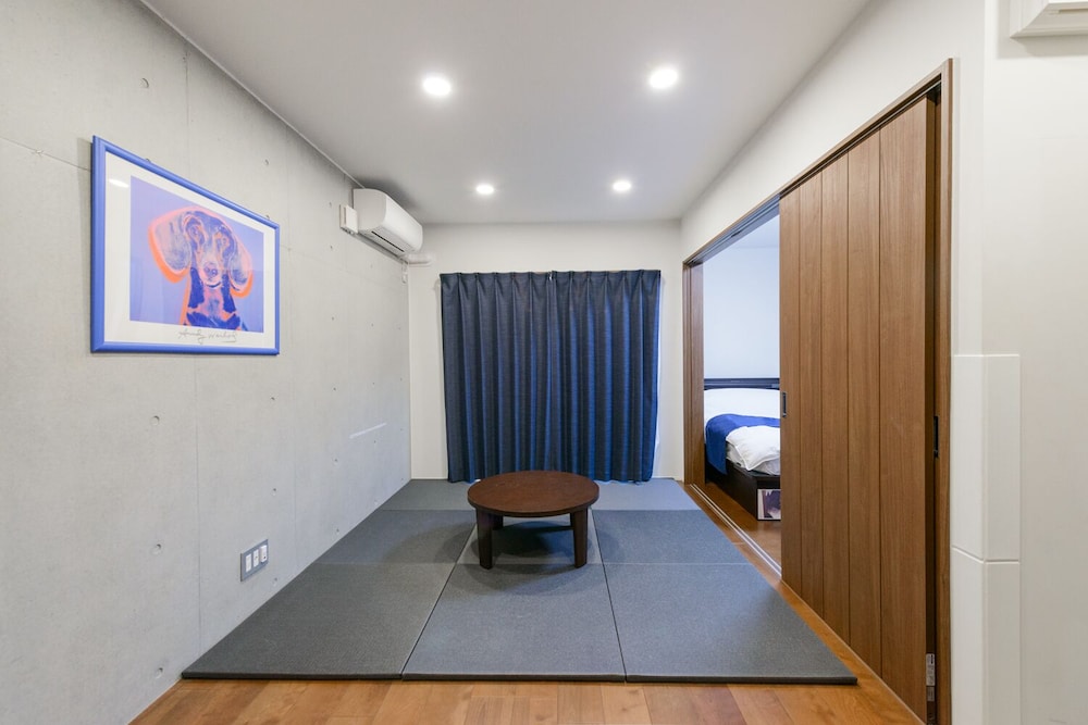 202 photo 1