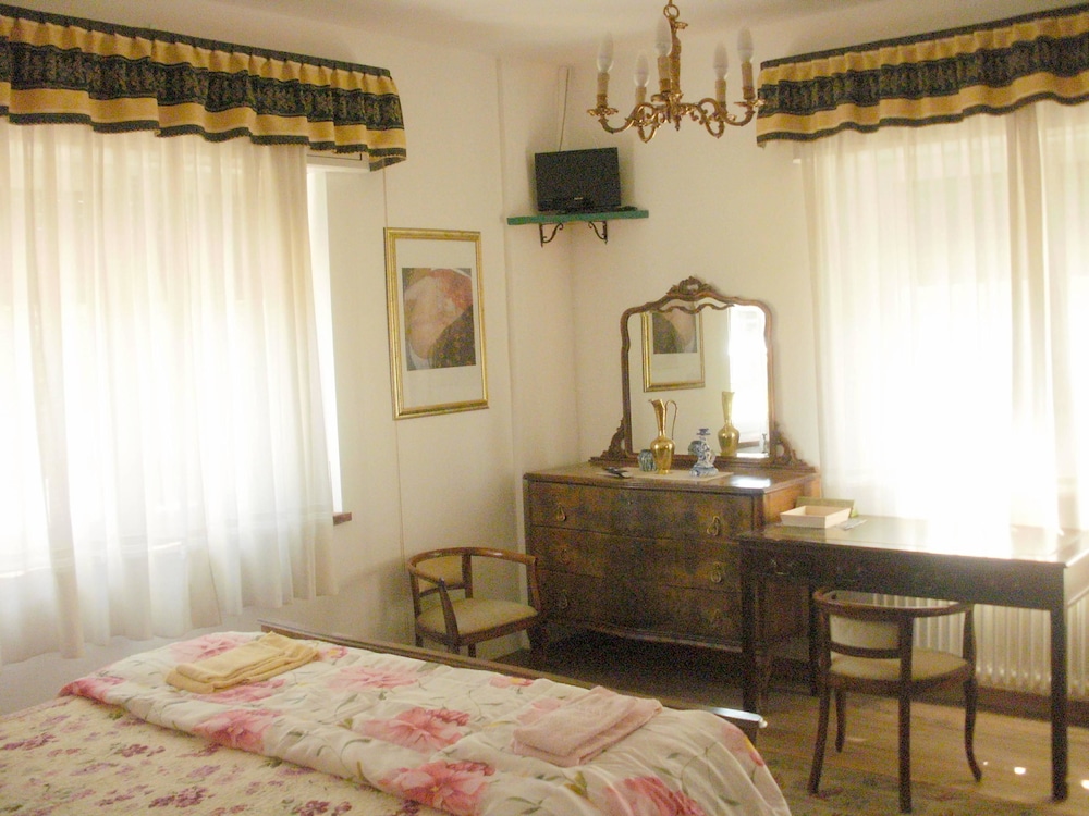 Double Room, Shared Bathroom photo 1