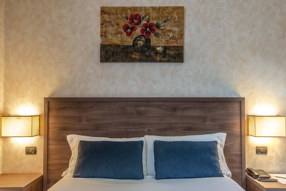 Double or Twin Room (Smart) photo 2