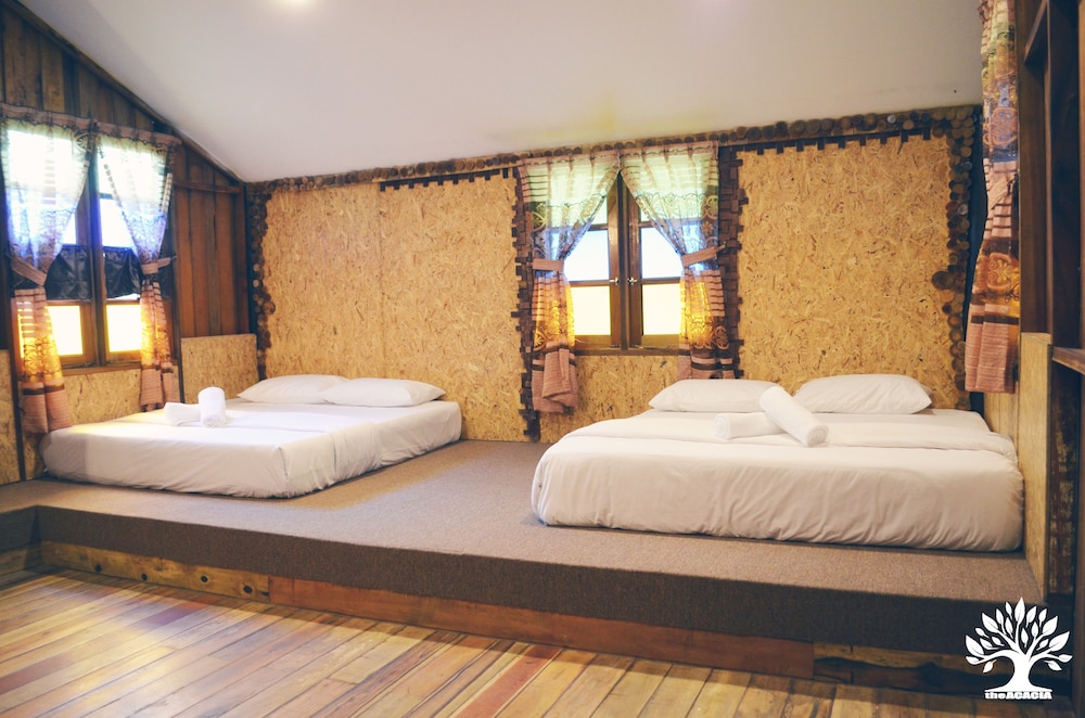 Wood Shelter 2 King Bed photo 1