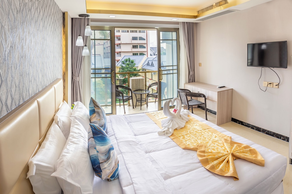 Deluxe Double Room, Pool View