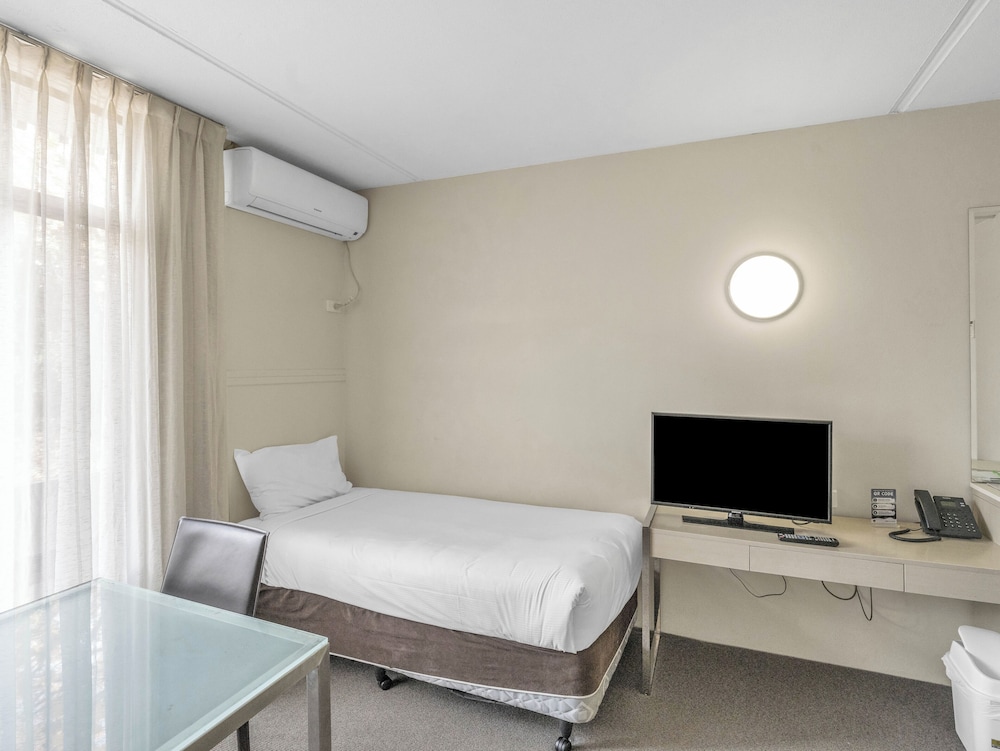 Large Family Room, Multiple Beds - Photo 5