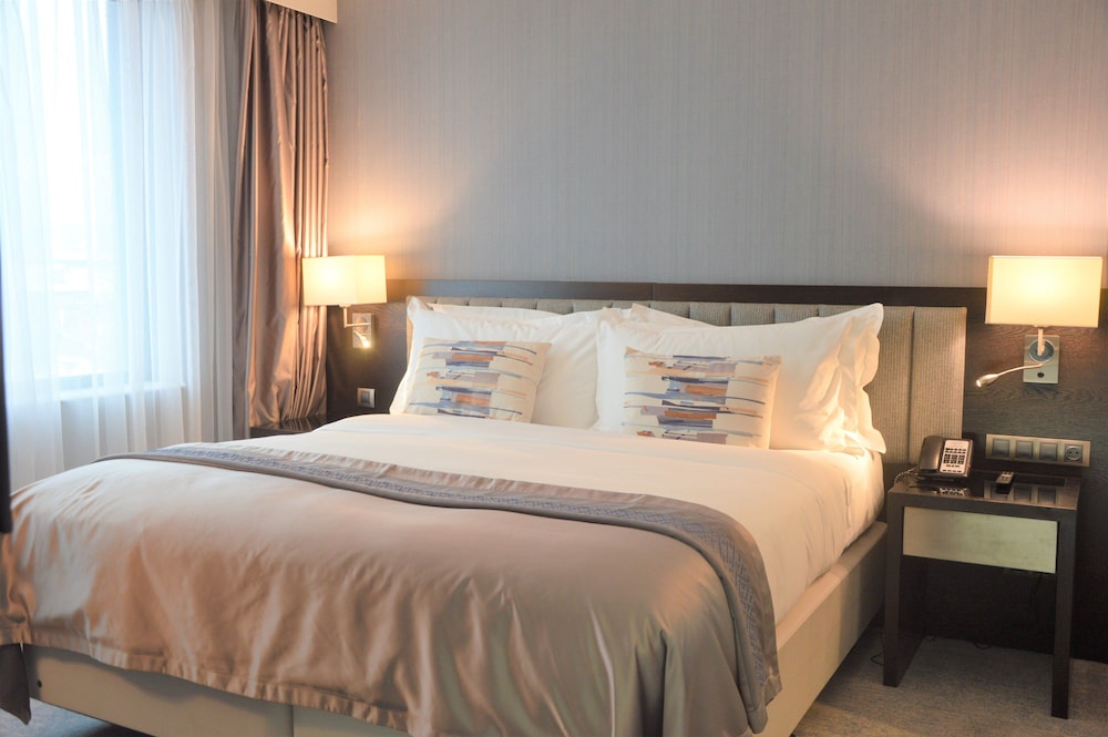 Room, 1 King Bed (Cosy Top Floor) - Photo 3