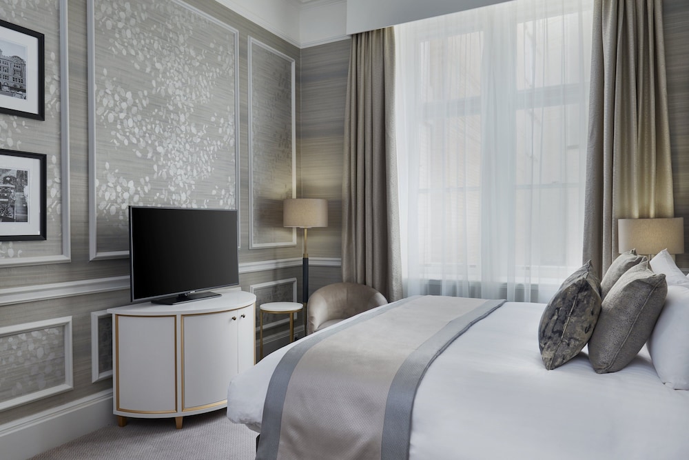 Superior room with King Bed - Photo 1