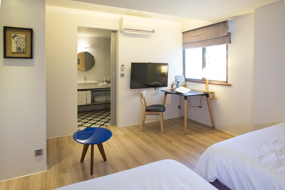 Four-Person Suite photo 3