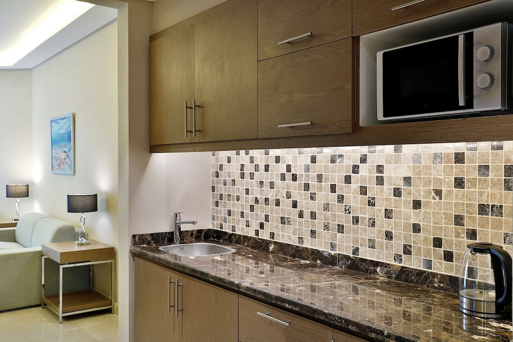 Suite, 1 King Bed, Kitchenette, Sea View (Plaza) photo 3