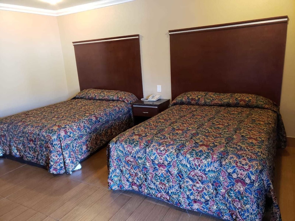 Room, 2 Double Beds, Non Smoking - Photo 2