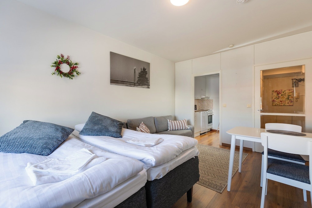 Studio, 2 Twin Beds (A9)