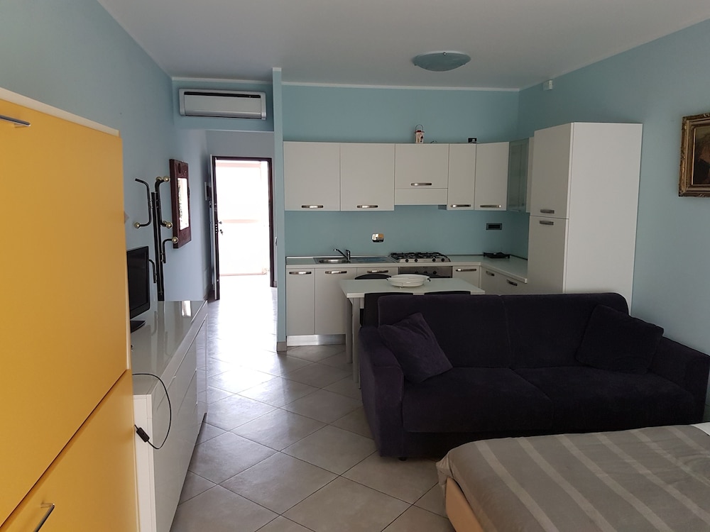 Studio, Sea View