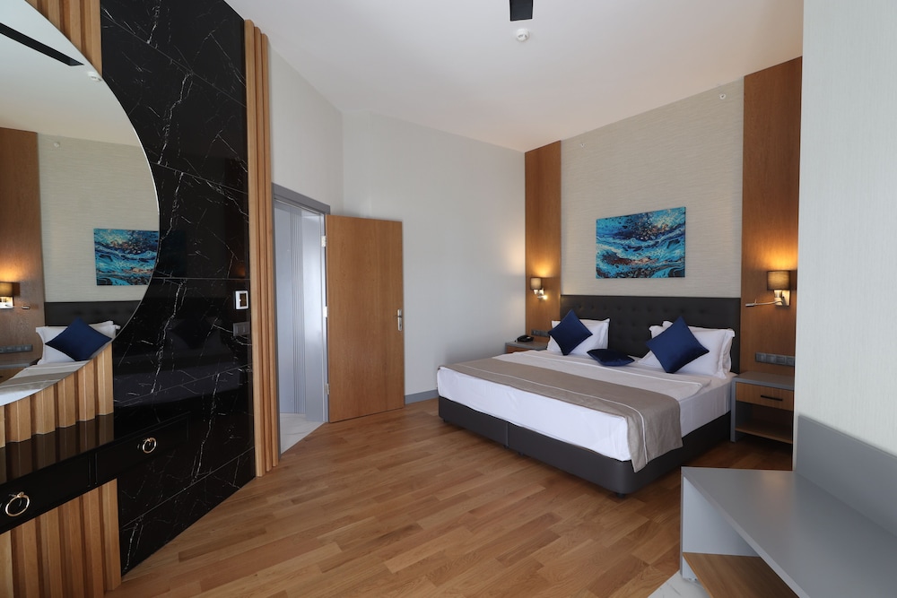 Club Room, 1 Double Bed, Garden View