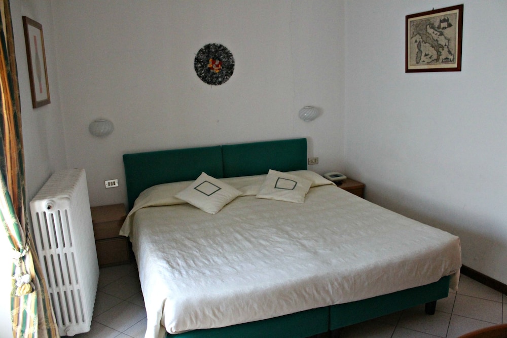 Double or Twin Room photo 2