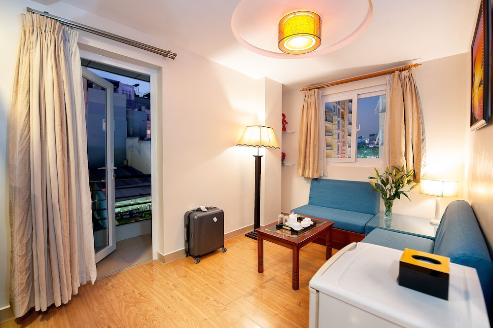 Executive Family Suite with Balcony photo 2