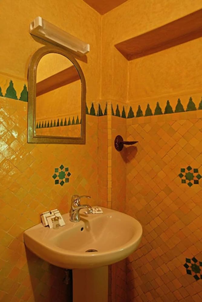 Standard Single Room - Photo 4