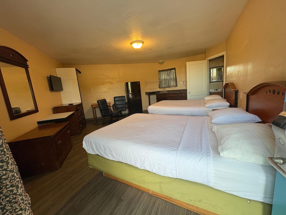 Room, 2 Double Beds, Smoking (Kitchenette)