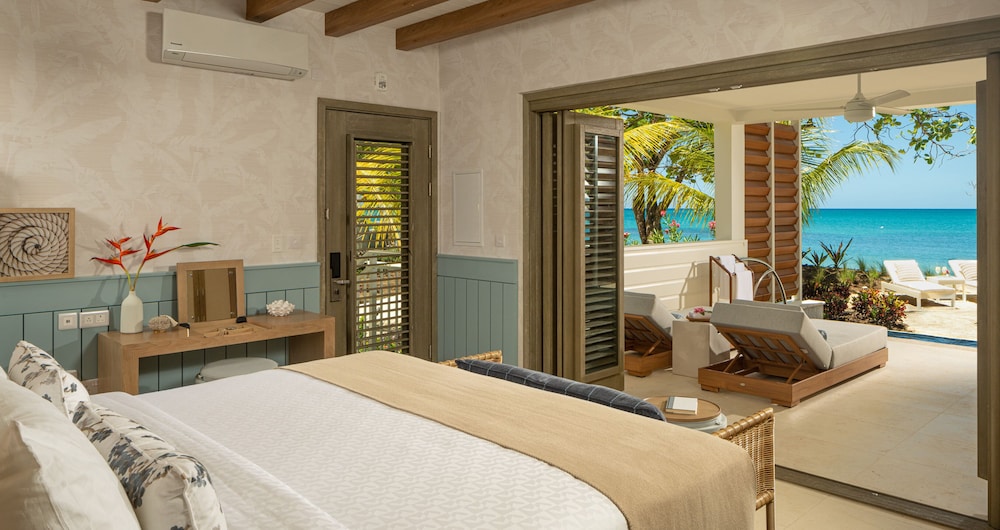 Halcyon Shore House Butler Suite w/ Private Pool photo 2