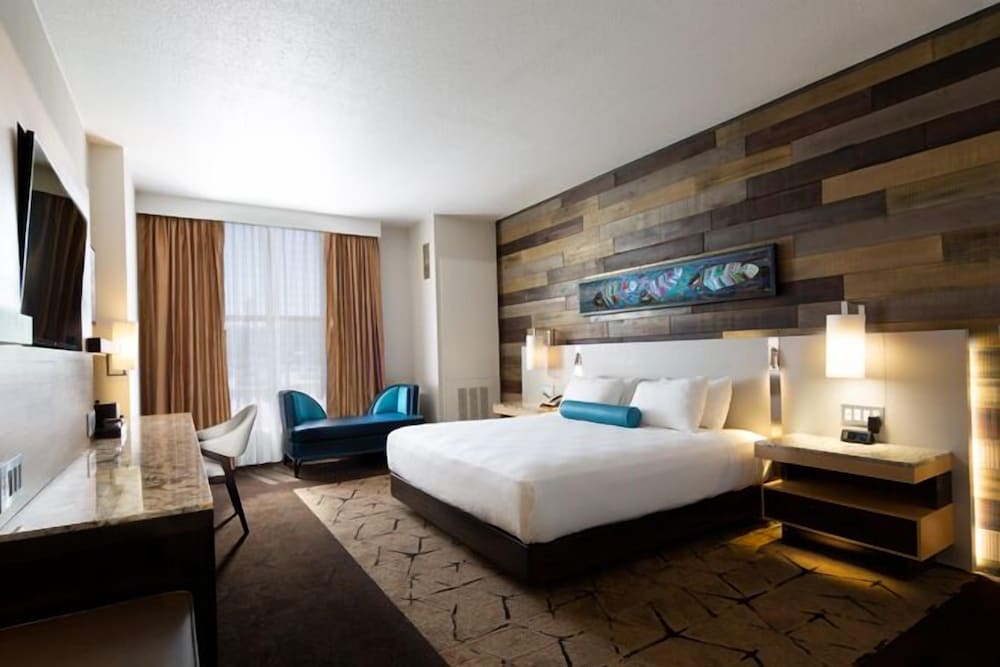 Deluxe Room, 1 King Bed (Picayune Deluxe King, With View)