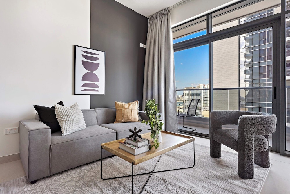 Superior Apartment, 1 King Bed, Canal View photo 3