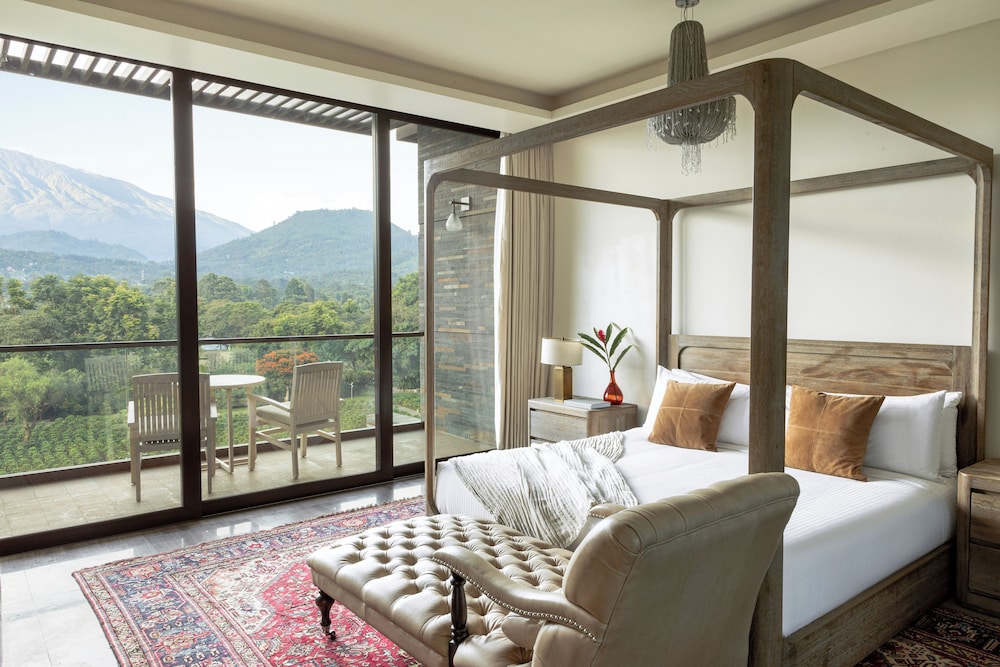 Grand Suite (Red Level) - Photo 1