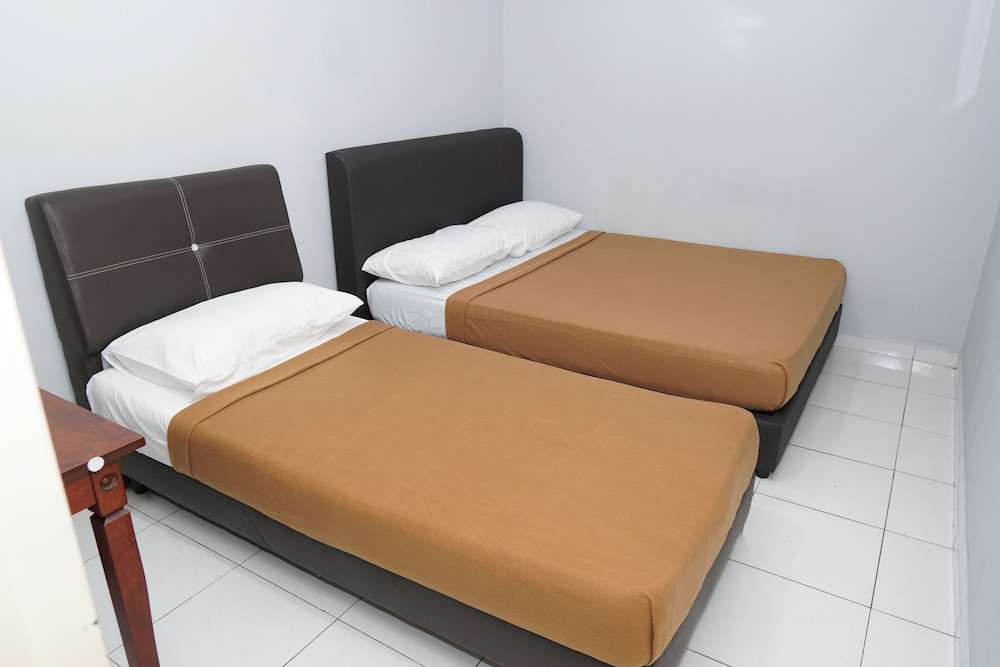 Economy Triple Room