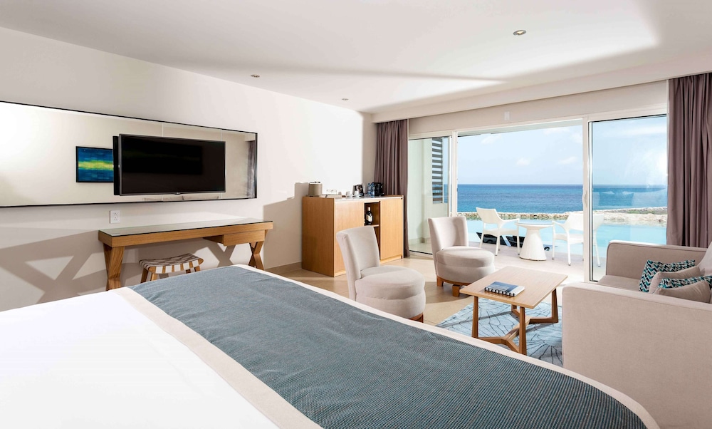 Suite, 1 King Bed, Ocean View (sunset Swim-out Butler Suite)