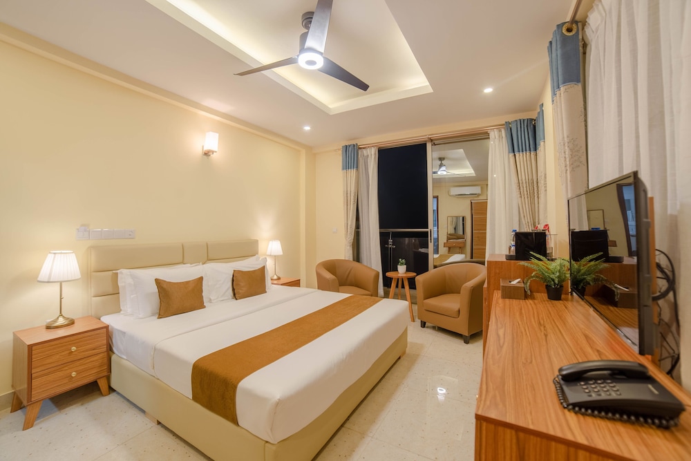 Deluxe Seaview King with Balcony (Free Return Airport Transfer and Breakfast Included) - Photo 2