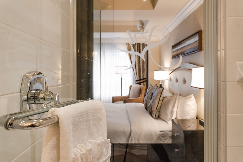 Classique Queen Room - Photo 6