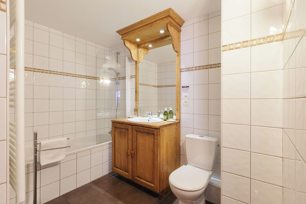 Family Apartment, Multiple Bedrooms, 2 Bathrooms (Vallorcine Loriaz 35 ski in / ski out)