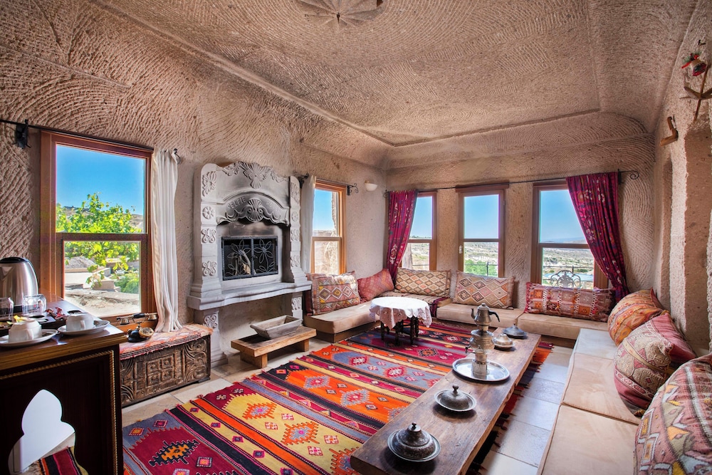 Imperial Cave Suite with Balloon View - Photo 1