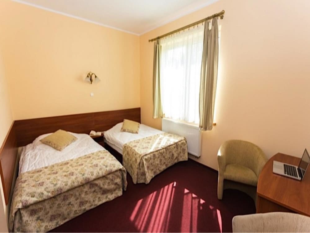 Basic Twin Room photo 3