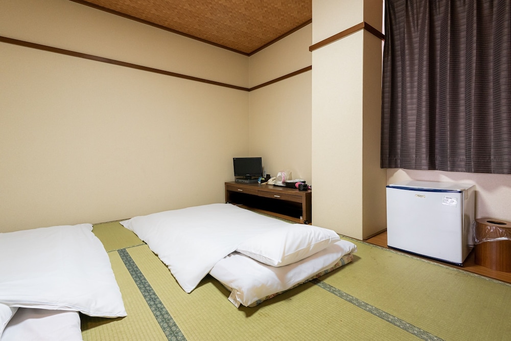 Japanese Room with Shared Bathroom - Twin, Smoking photo 3
