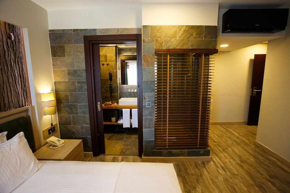 Deluxe Room, Balcony, Sea View photo 3