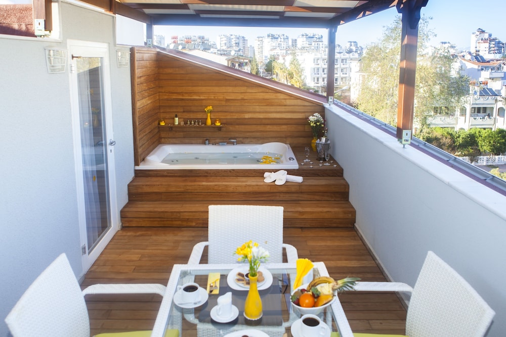 Honeymoon Suite, 1 Bedroom, Jetted Tub, Corner