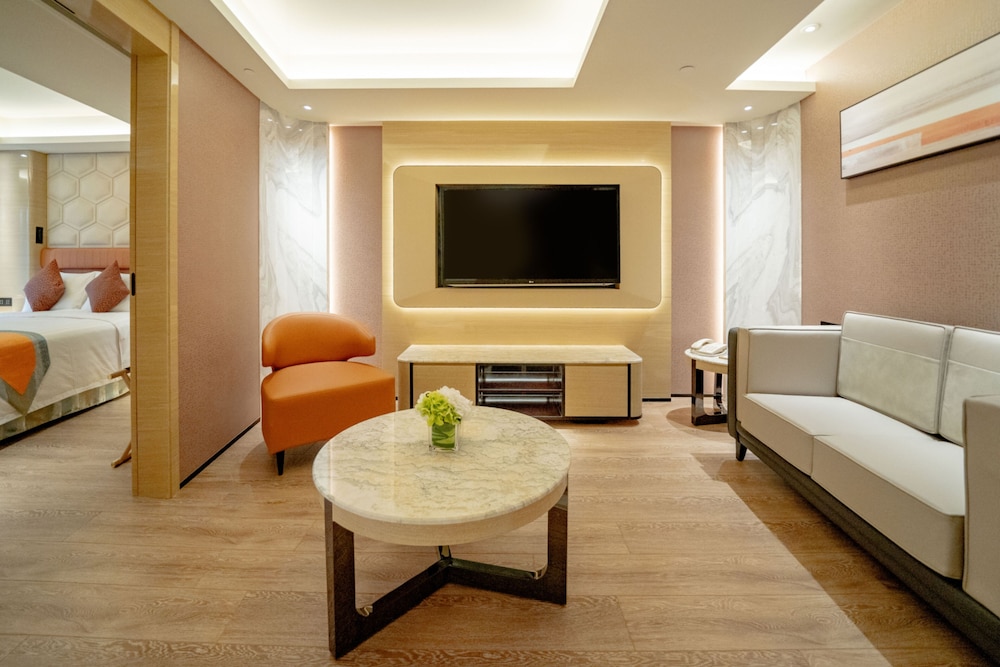 Commercial Suite, one double bed (Partly Non-Smoking Room(with closed window)) in Fortune Tower photo 3