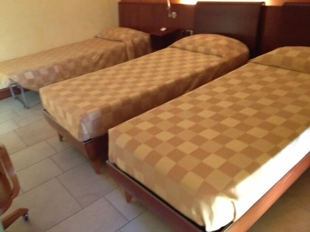 Triple Room, 3 Twin Beds photo 1