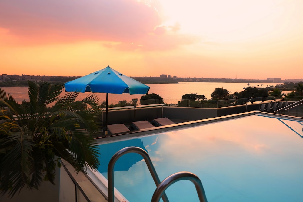 Standard Room, 1 King Bed, Smoking (Nile View)