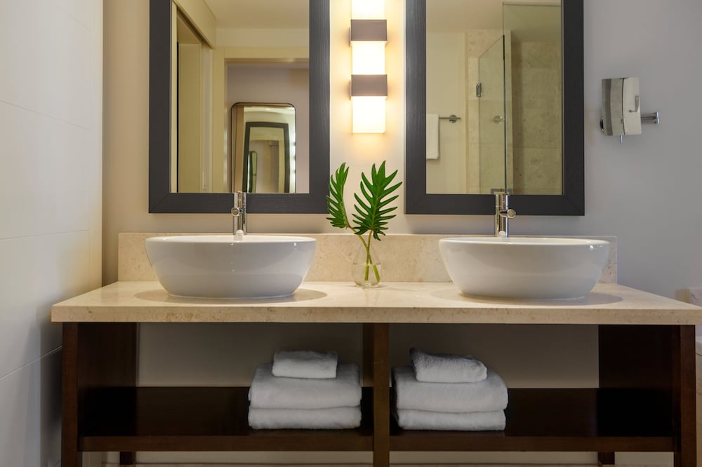 Room, 2 Double Beds (Water View High Floor) thumbnail 5