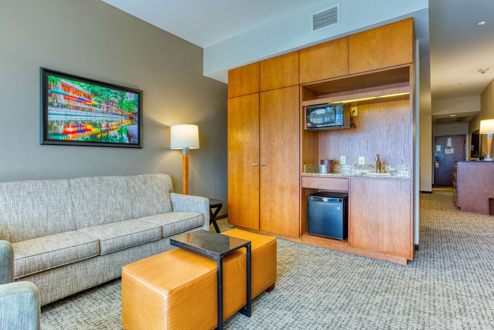 Deluxe Room, 2 Queen Beds (Oversized, Jetted Tub, Terrace) photo 1