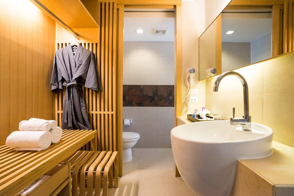 Deluxe Room - Photo 19