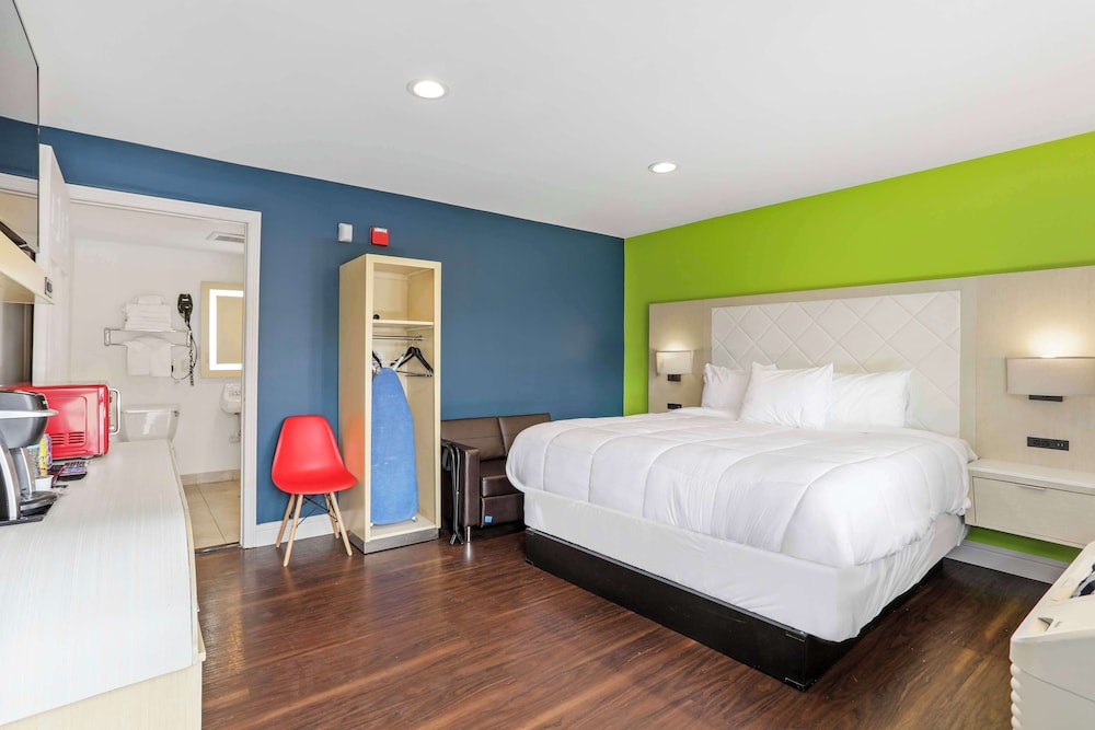 Room, 1 King Bed, Accessible photo 1