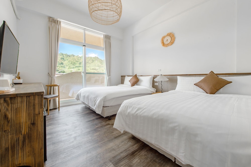Quadruple Room, Balcony - Photo 1
