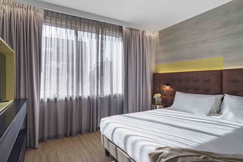 Junior Suite, 1 King Bed - Photo 12
