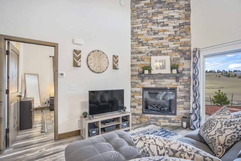 House (2 Bedrooms)