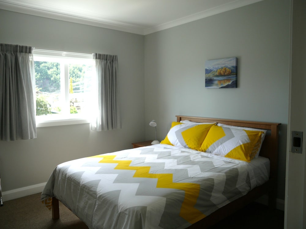 Bedroom 3 photo 1