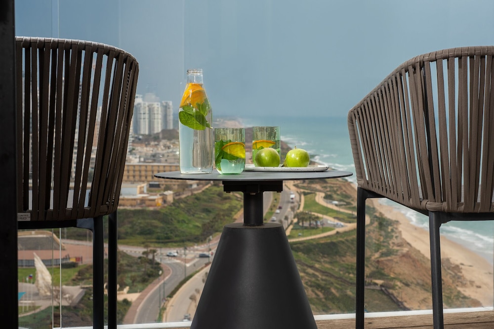 Deluxe Double or Twin Room, Balcony, Sea View photo 2