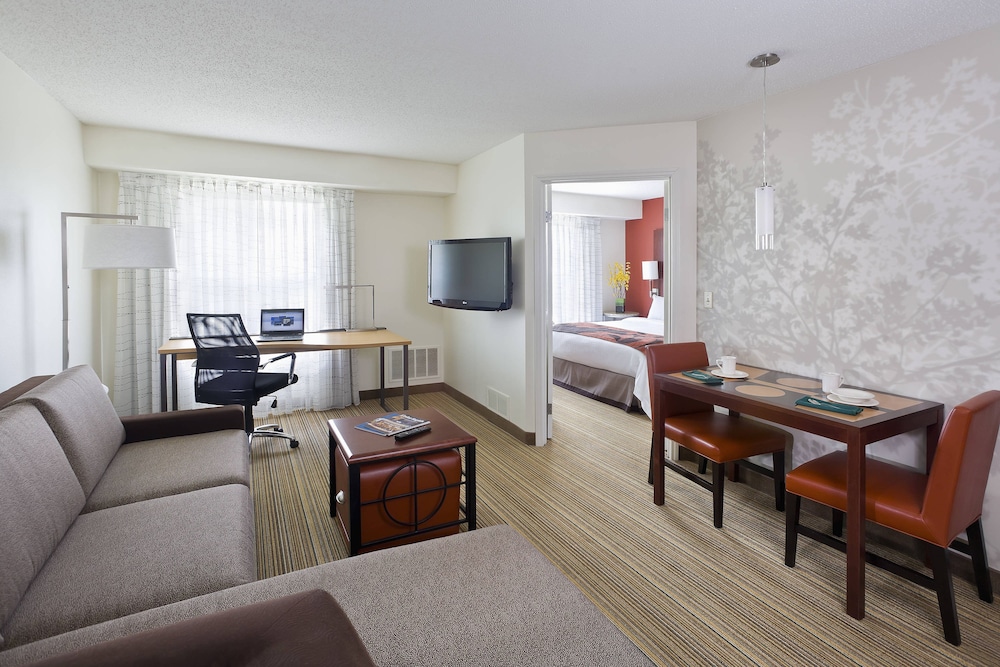 Suite, 1 Bedroom - Photo 1