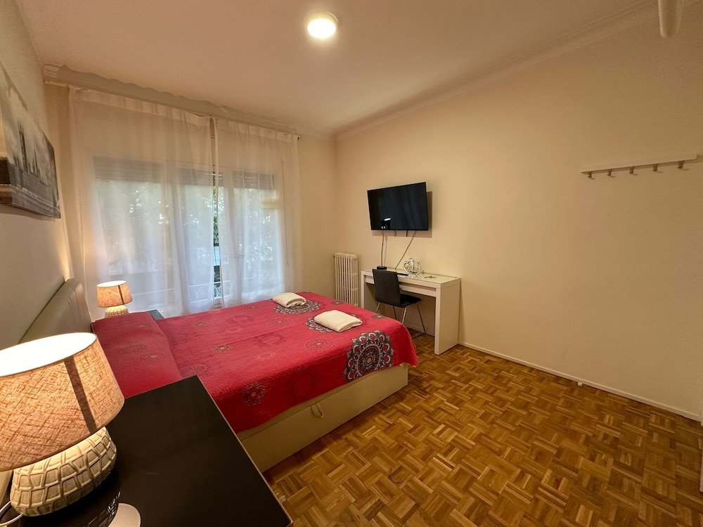 Classic Double Room, Shared Bathroom photo 2